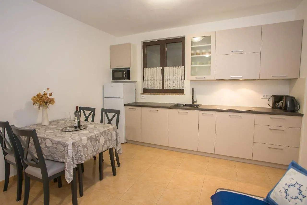 Apartment Ivan 2 Funtana