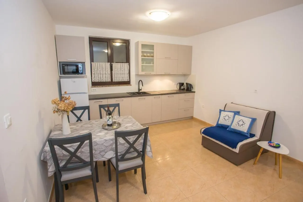Apartment Ivan 2 Funtana